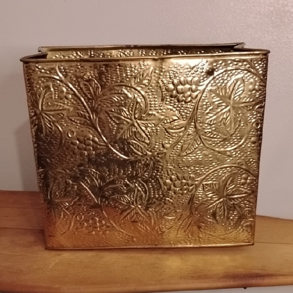 Vintage Sarried Brass Magazine Tote, Decor, Fireplace Setter ** Handles Missing*